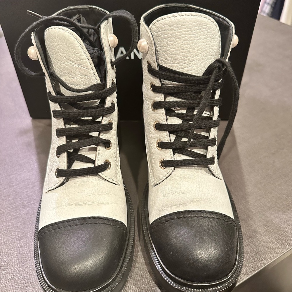 Chanel boots - Picture 3 of 5